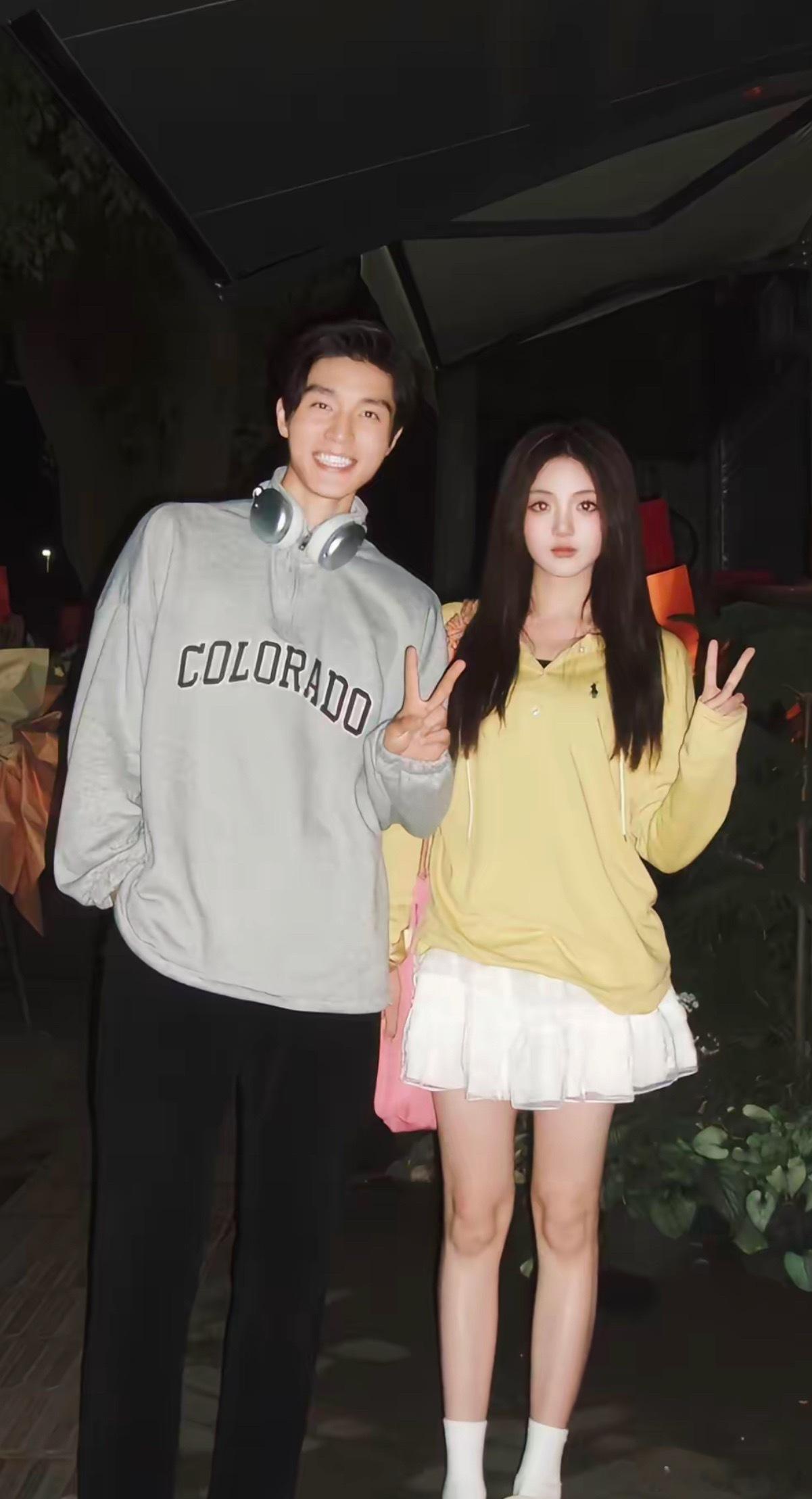 谁的白月光爸妈 （还有517是全世界倒数第一爱和短男在评论区打情骂俏的人 