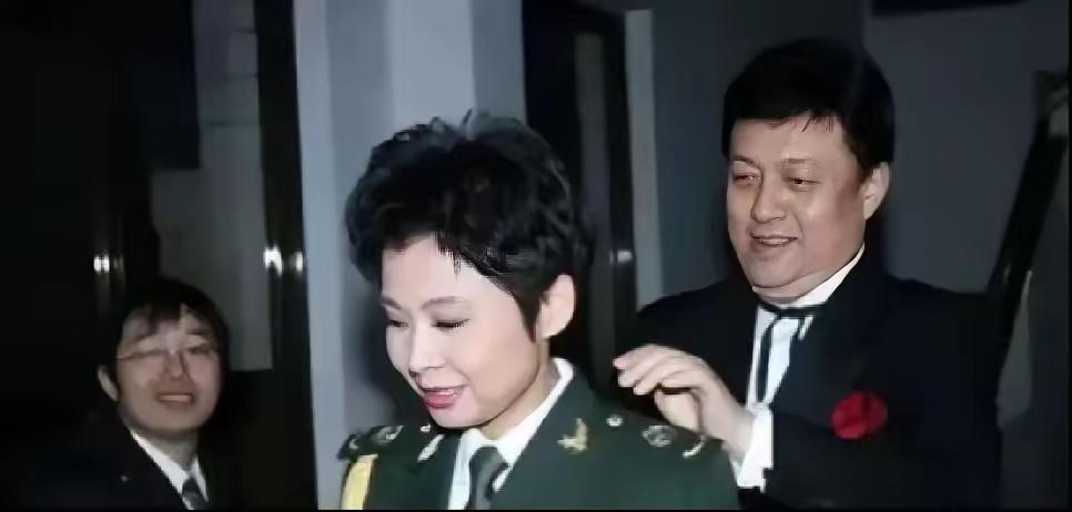 这位歌唱家的歌声太美了，比宋祖英唱歌更好听，你知道她是谁吗？