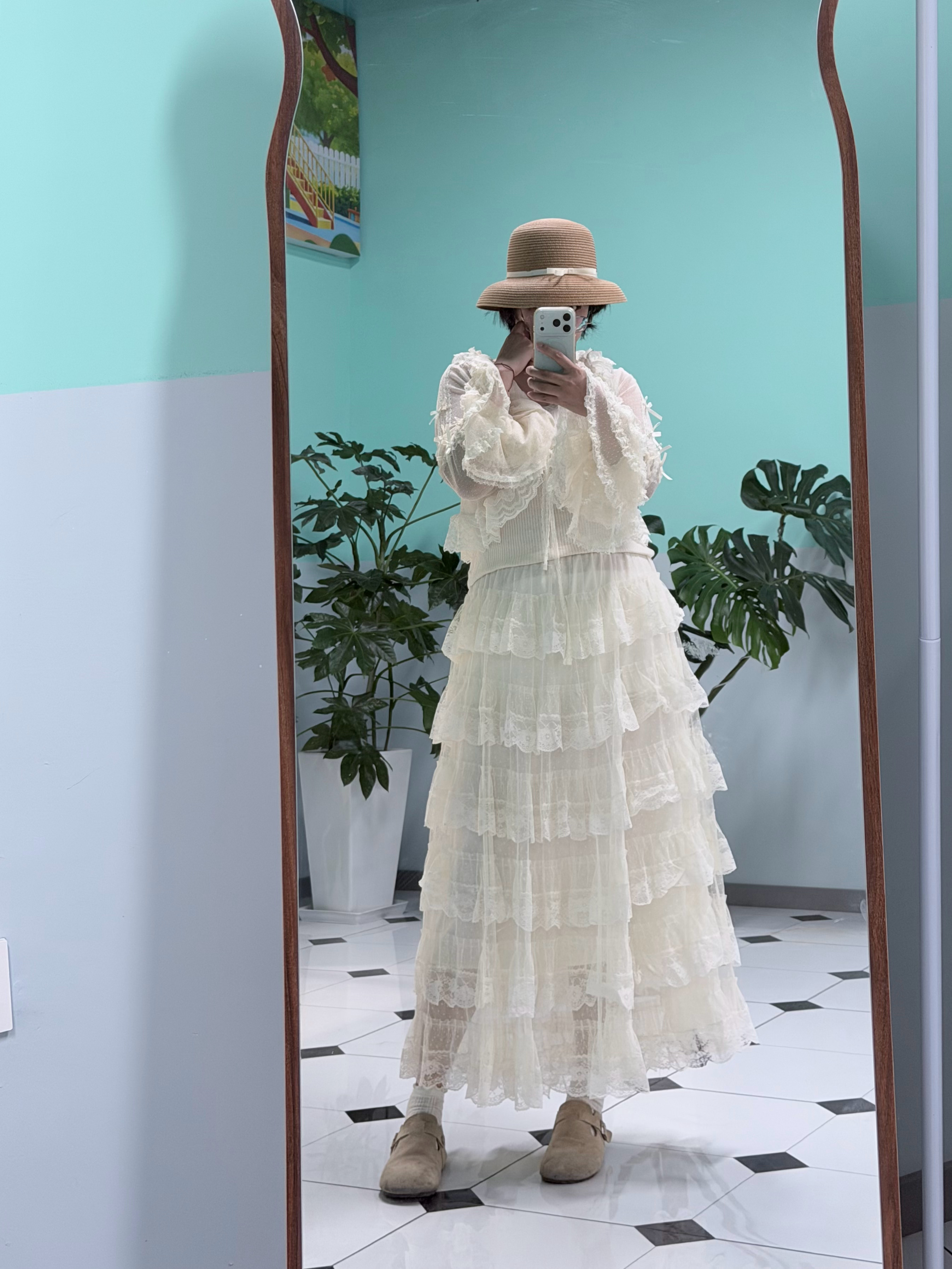 去年买的地球人半裙居然和这个lolita开衫配上了，颜色材质一模一样OOTD[超