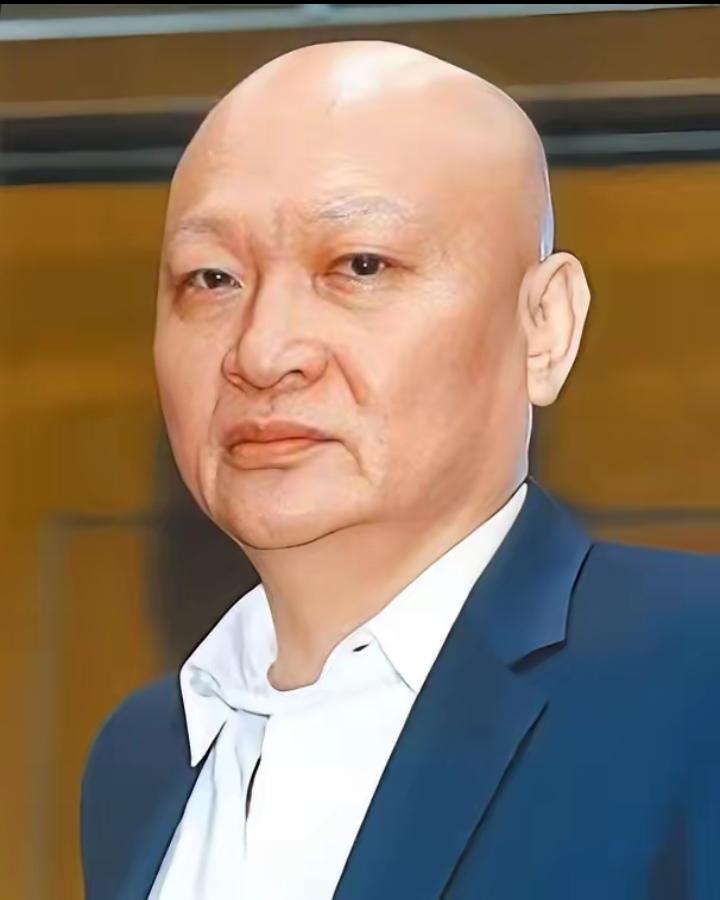 29枪，5枪爆头。
昔日呼风唤雨的“百亿赌王”林秉文，在柬埔寨街头让人打成了筛子