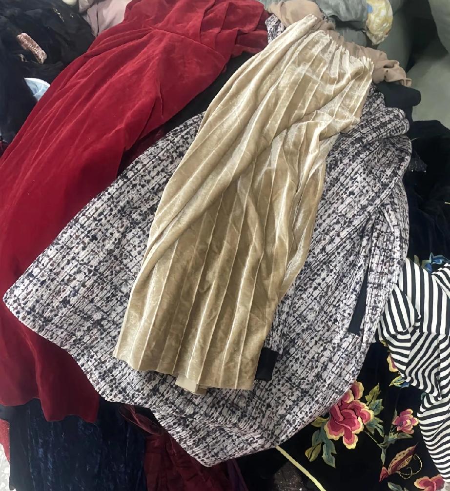 央视揭露黑色利益链！
旧衣翻新当新衣卖，
带娃的妈妈们
可得留神了！  

刚刷