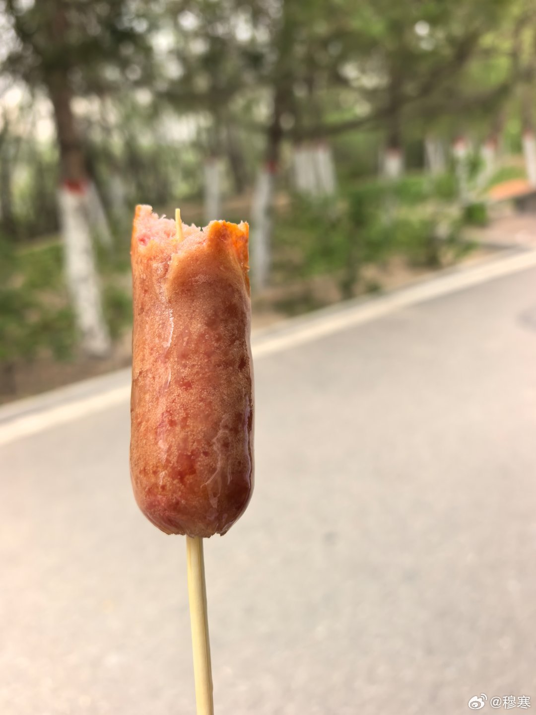 西野的烤肠才五块钱一根！ 