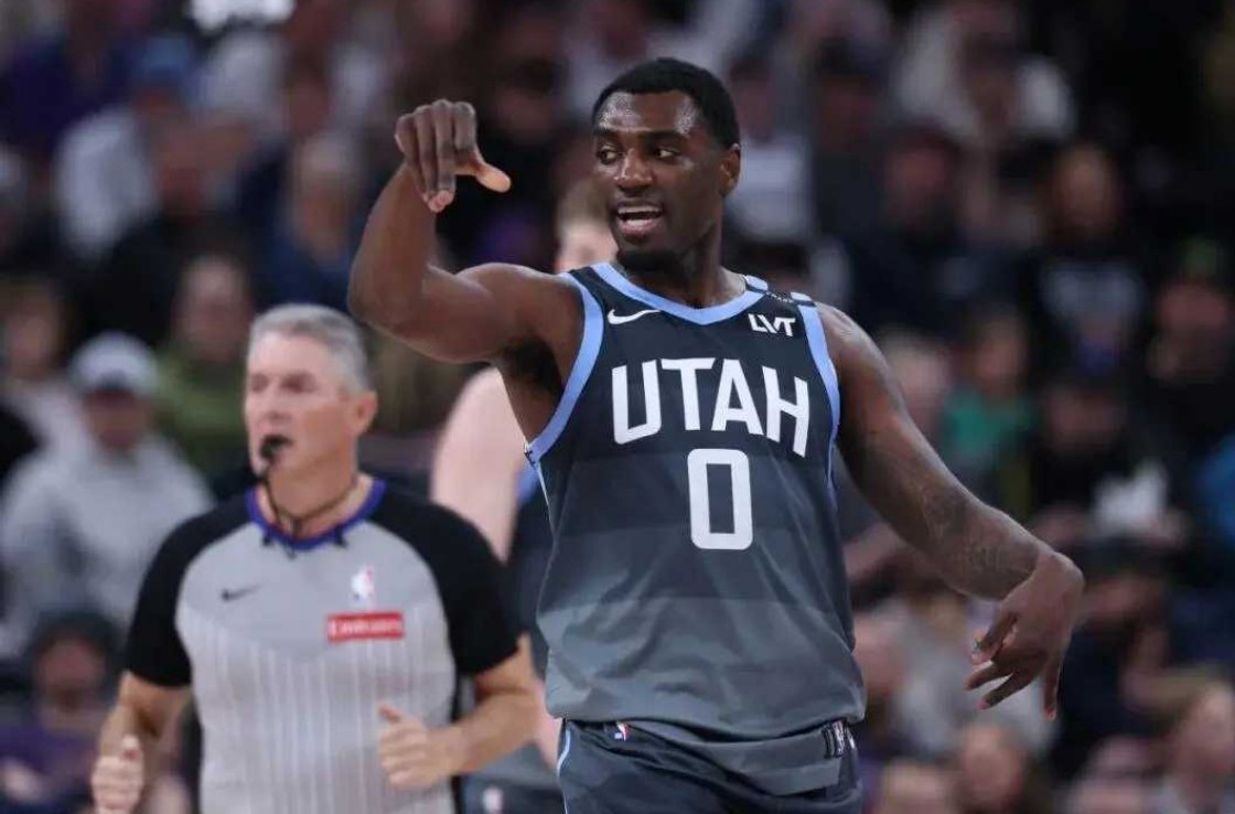 今天看到一条挺悲惨的消息：爵士将裁掉后卫小文斯·威廉姆斯。威廉姆斯是在24日对阵