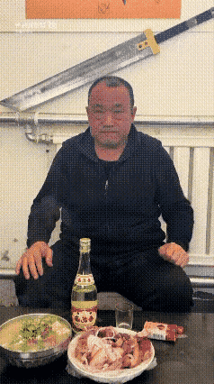 行行出状元，
只是有的状元上不了台面！