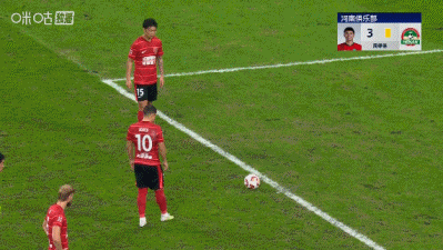 中超争冠战比赛安排很有意思，海港率先开球，结果3：0完胜占得先机。随后开赛的成都