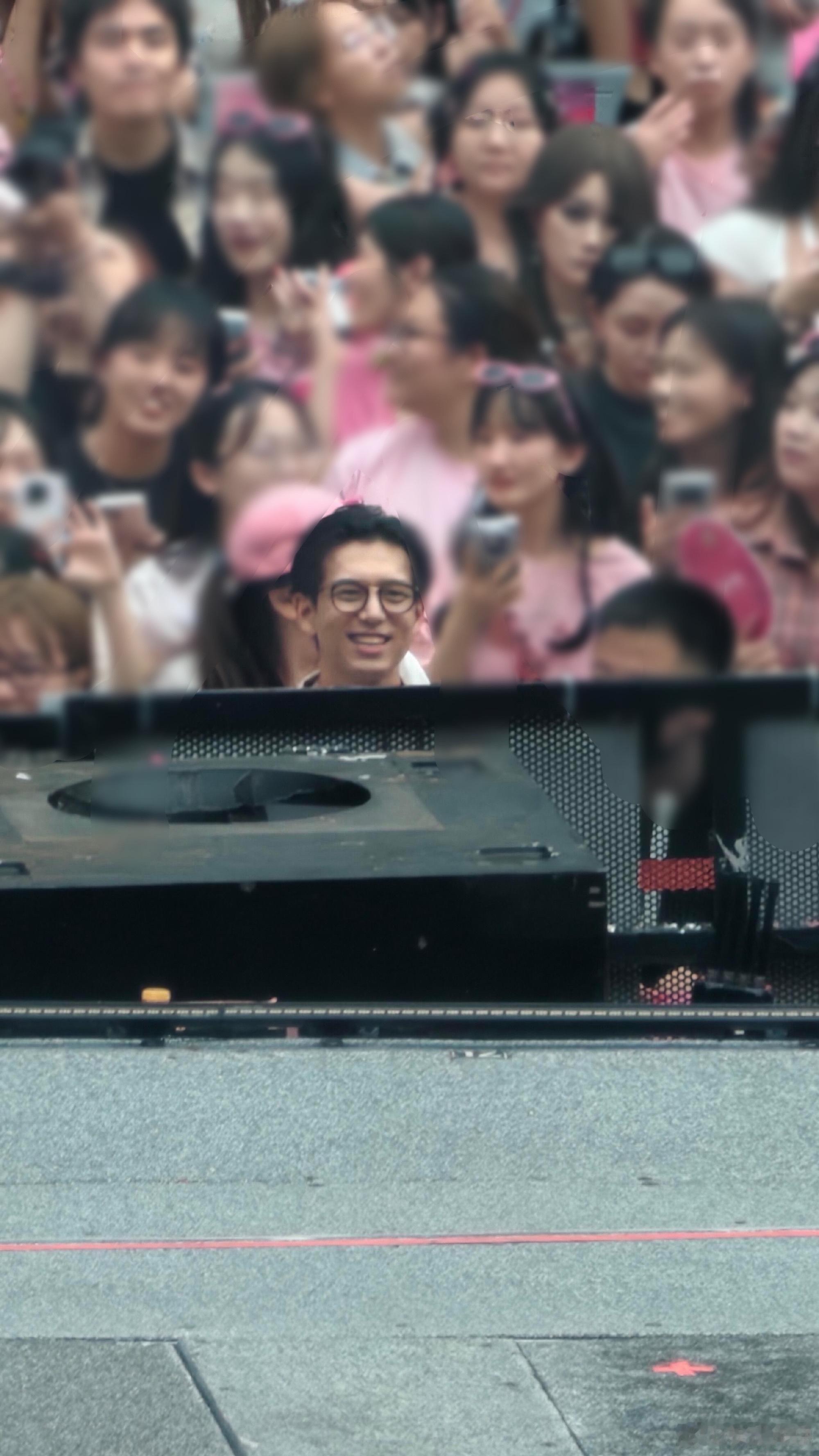李现到了汪苏泷演唱会也得牙牙乐 李现到了汪苏泷演唱会也得牙牙乐～完全小猫一样ha