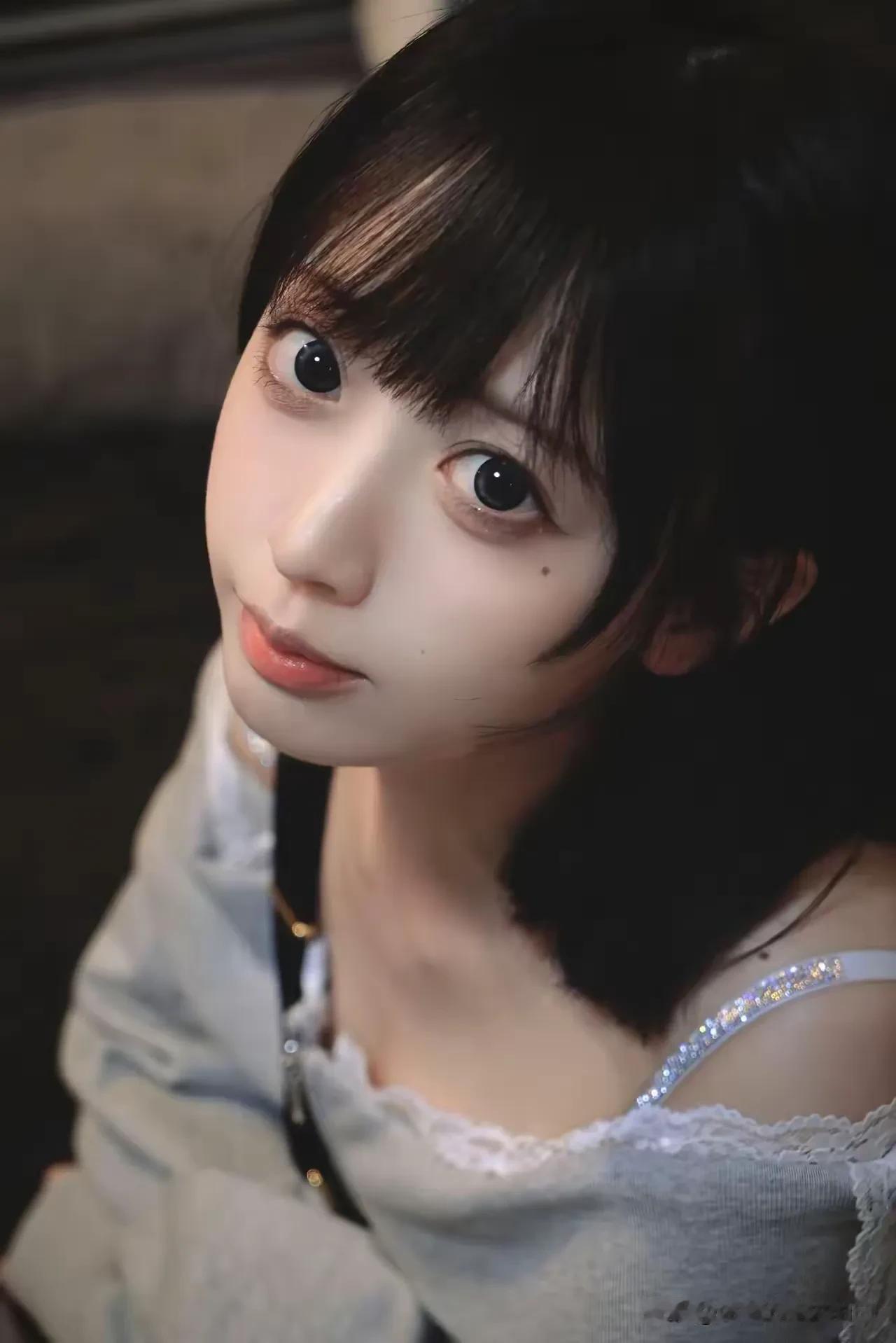 巧笑倩兮，美目盼兮。