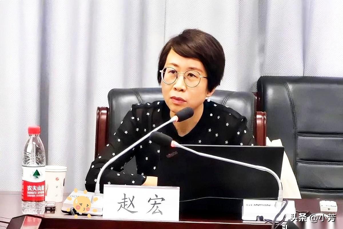 有些事儿你咂摸一下后背就发凉
就拿当年那个“昆山龙哥案”来说
全国人民都觉得骑车