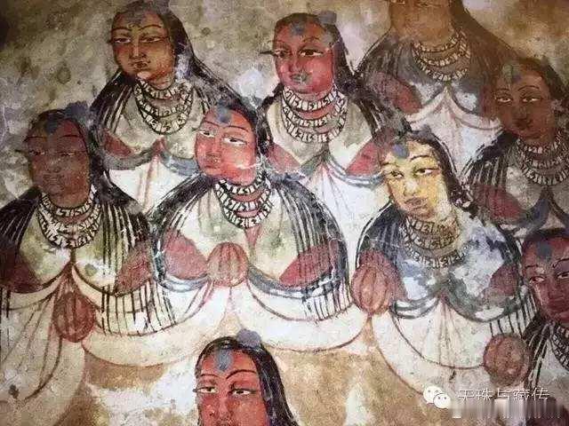 ཡ་ད་ཁོའི་སྣ་ནང་ནས་བཞུར་བཞིན་པ་དེ་སྣ་ཆུ་ག