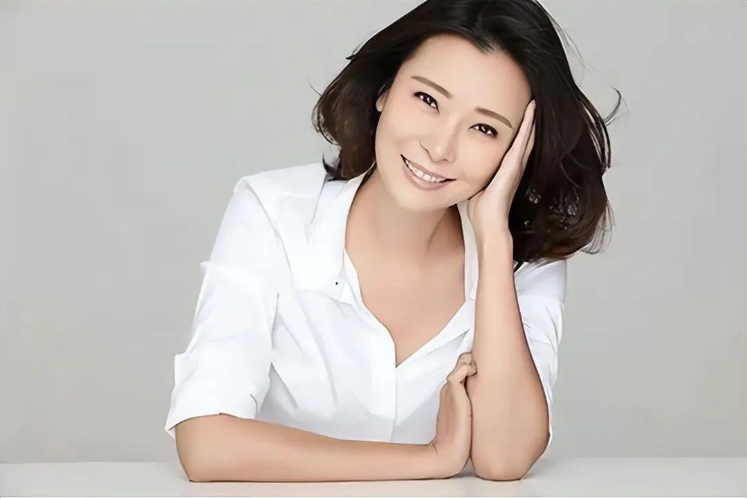 2011年，黄志忠为了与柯蓝相恋“抛妻弃子”，在一起9年后，柯蓝对黄志忠说：这辈