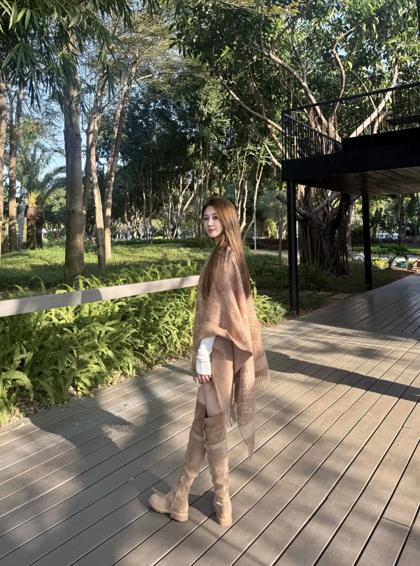 我可以一直吃同样的饭 听同样的歌 我不喜欢新鲜感 我喜欢安稳的一切