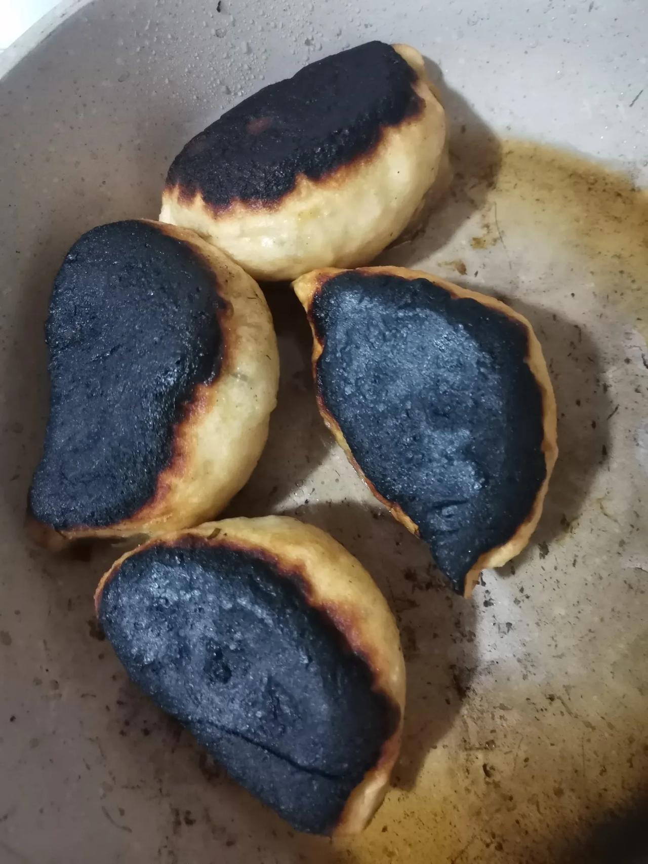 昨天晚饭时，孩子兴高采烈的跟我们吐槽了班级女孩表白学霸男的片段，要笑岔气了！这年