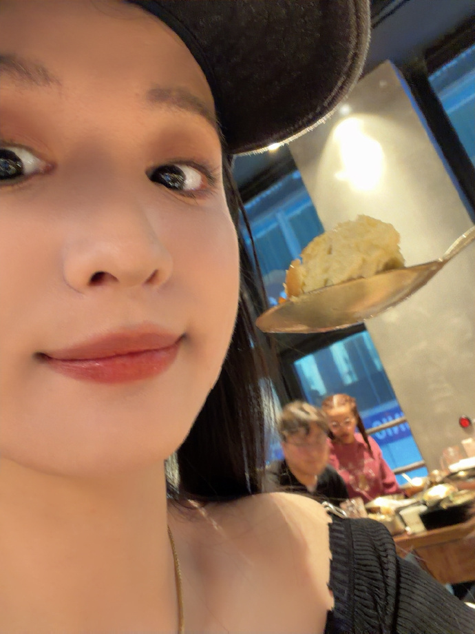 王楚然吃生腌王楚然晒生腌大餐 王楚然在线炫生腌，这顿海鲜大餐也太满足了 