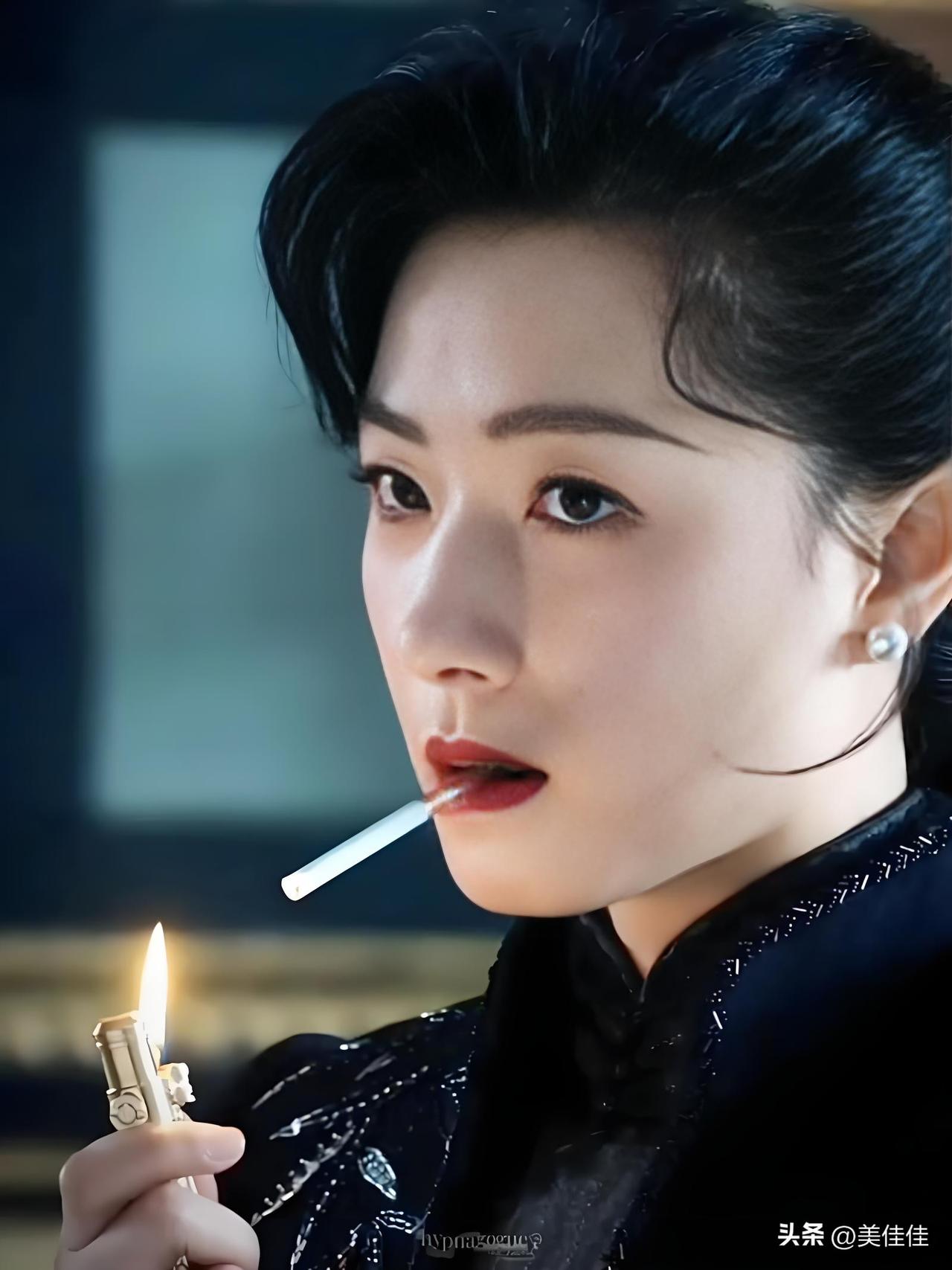 后来慢慢相处熟了才懂，哪里是为了减肥，不过是给自己找的一个借口罢了。职场压力大，