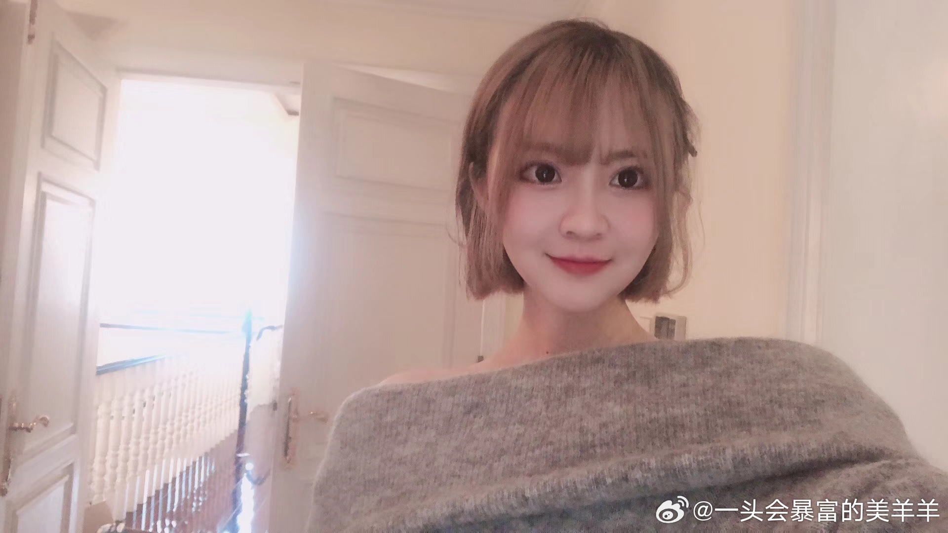 8年前我的照片和现在，我发现风格气质啥的没啥大变化（因为我这裙子大概也是三四年前