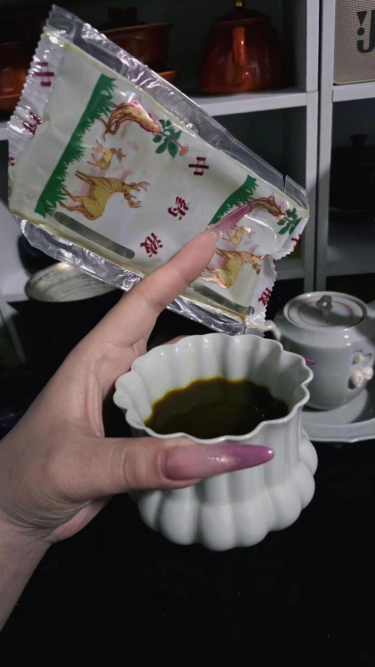 建水也没想到有一天它能做我的中药杯子。干了这袋中药 茶具 当代养生现状