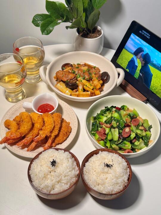 二人食晚餐❣️今天吃春笋焖鸡 油炸大虾