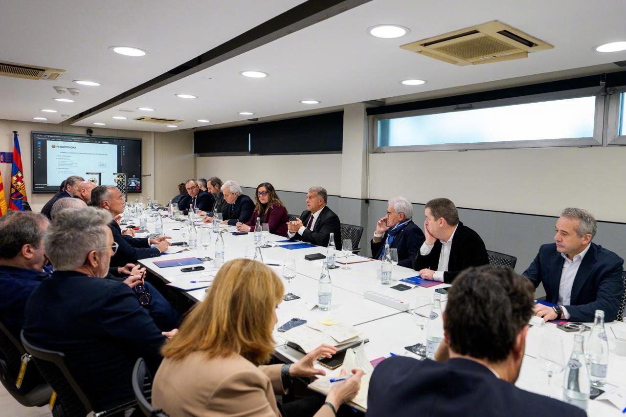 ❗巴萨官方公告为参加3月15日举行的新一届董事会选举，巴萨主席拉波尔塔及多位董事