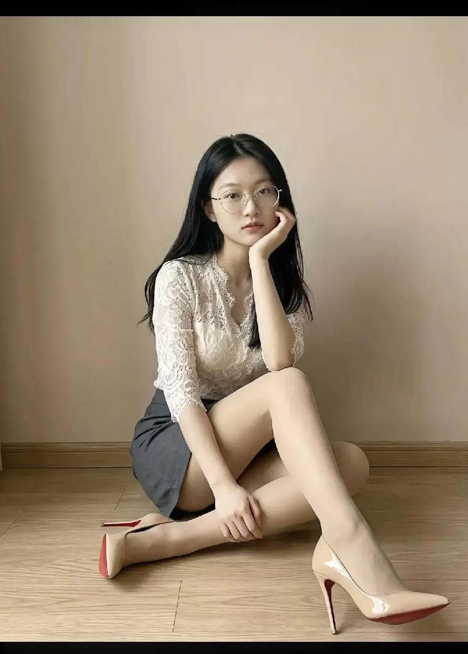 让你第一眼心动的是身材还是颜值? 
以前和现在的女孩子穿衣风格有什么不一样？