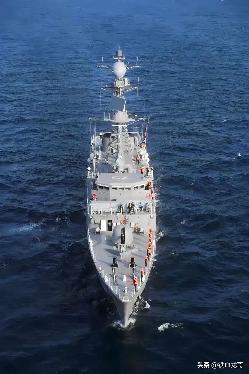 2026年3月4日凌晨，伊朗海军“德纳”号（舷号75）驱逐舰在参加完印度MILA