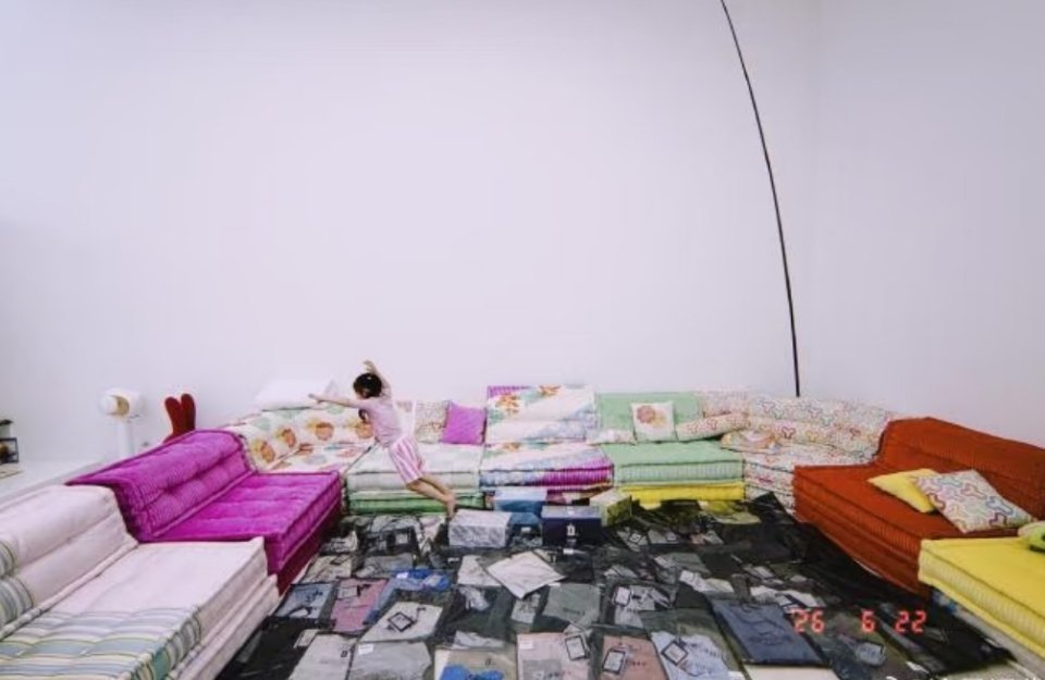 王鹤棣给王彦霖女儿寄了六十多件衣服王彦霖：王鹤棣每到一个地方拍戏或旅游，都会给女
