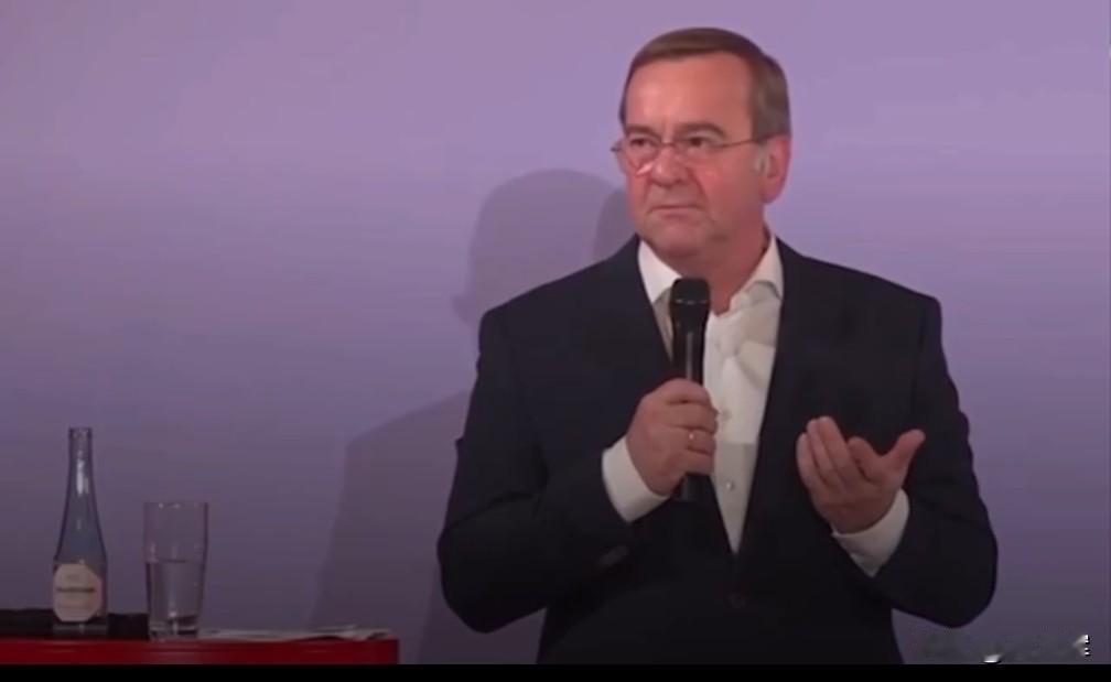 德防长：俄乌冲突距柏林仅2小时航程，绝不可松懈
 
德国国防部长皮斯托瑞斯，用一