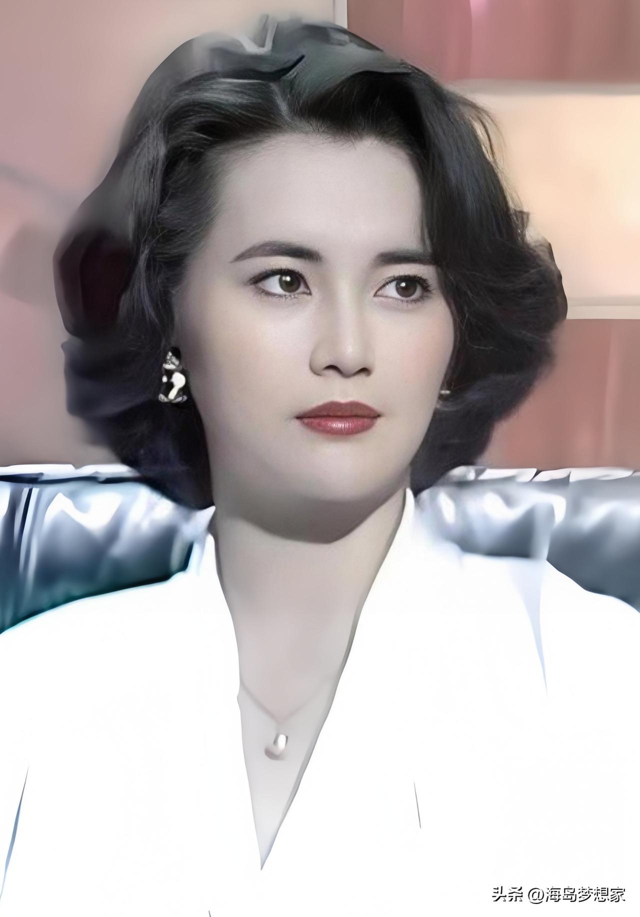 著名演员、动作女星，胡慧中1958年5月4日出生于中国台湾省台北市，祖籍江苏省淮