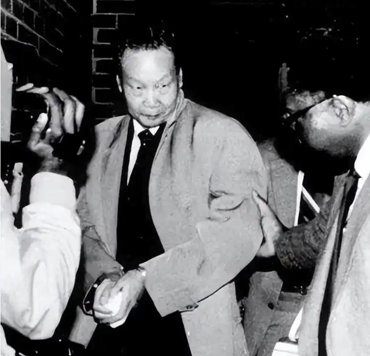 [微风]1986年，潜伏美国37年的我国王牌特工金无怠被捕，面对严酷刑罚，他突然
