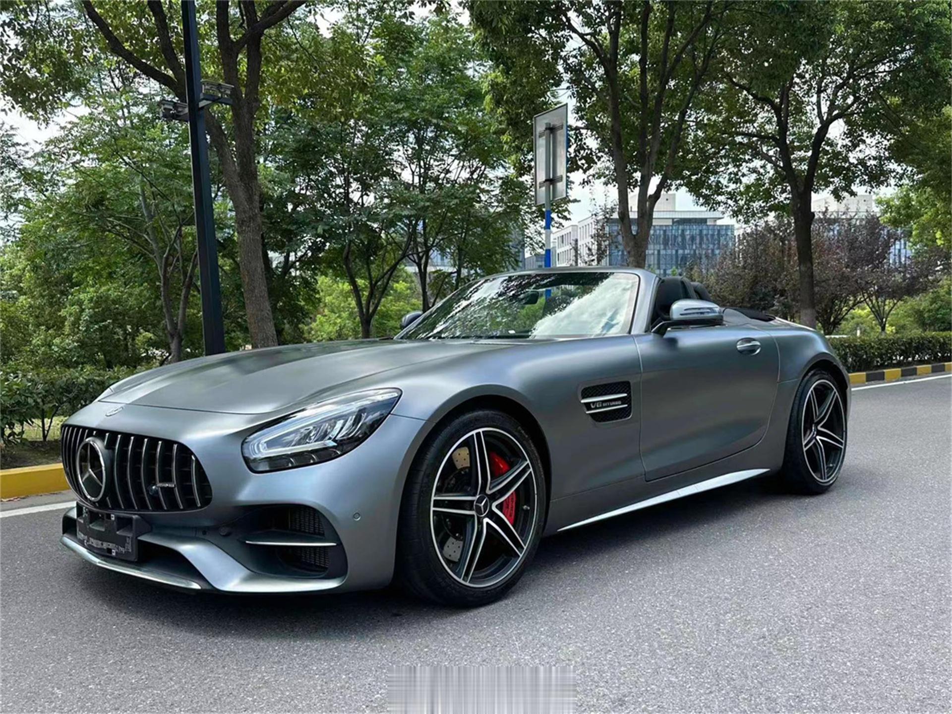 软顶敞篷的AMG GT C，难得出现一台准新车，不到150个开走！AMG GT系