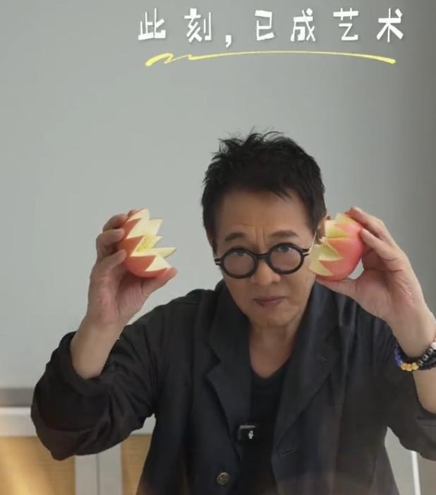 6月2日，63岁的李连杰一段在家削苹果的视频爆火，24小时全网获赞超300万。视