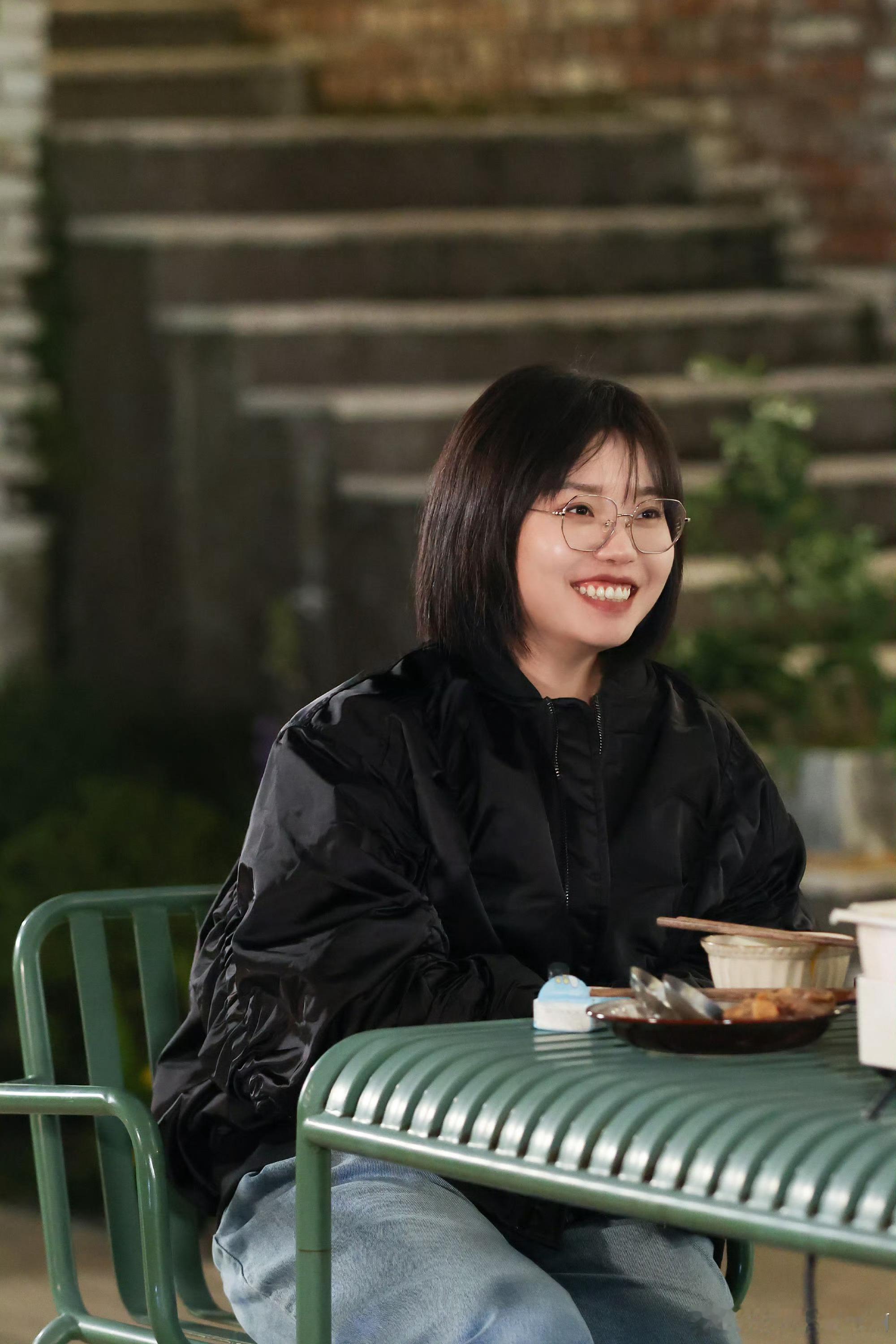 #李雪琴被骗拍Vlog了##李雪琴在我们仨主打一个能吃能睡#李雪琴在《我们仨》被