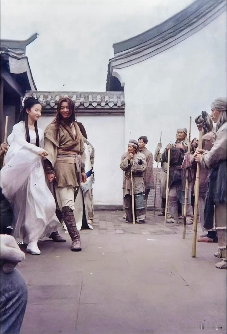 这两人认识吗？