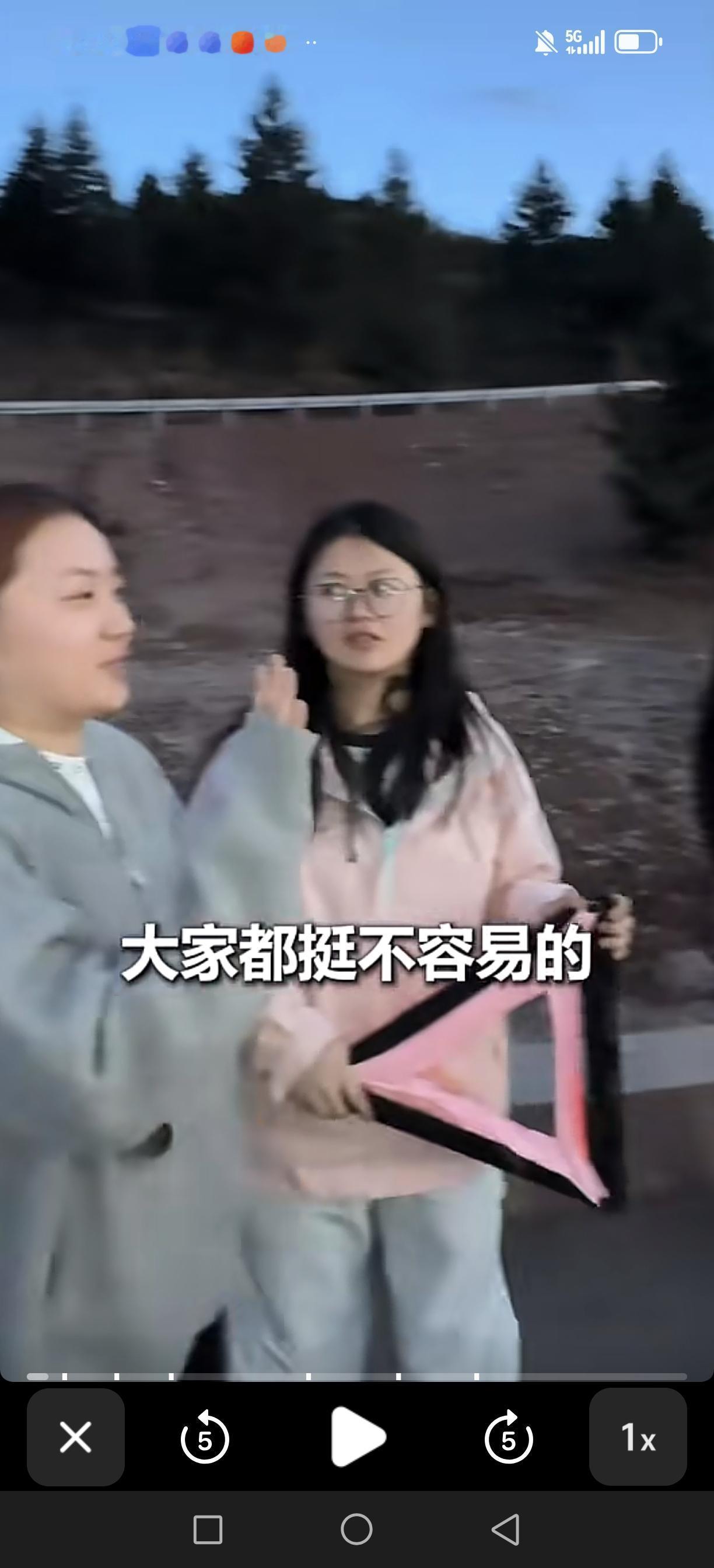 泪目！发生交通事故之后。
三个女孩租车到西藏自驾游，与藏族牧民发生刮擦，交警事故