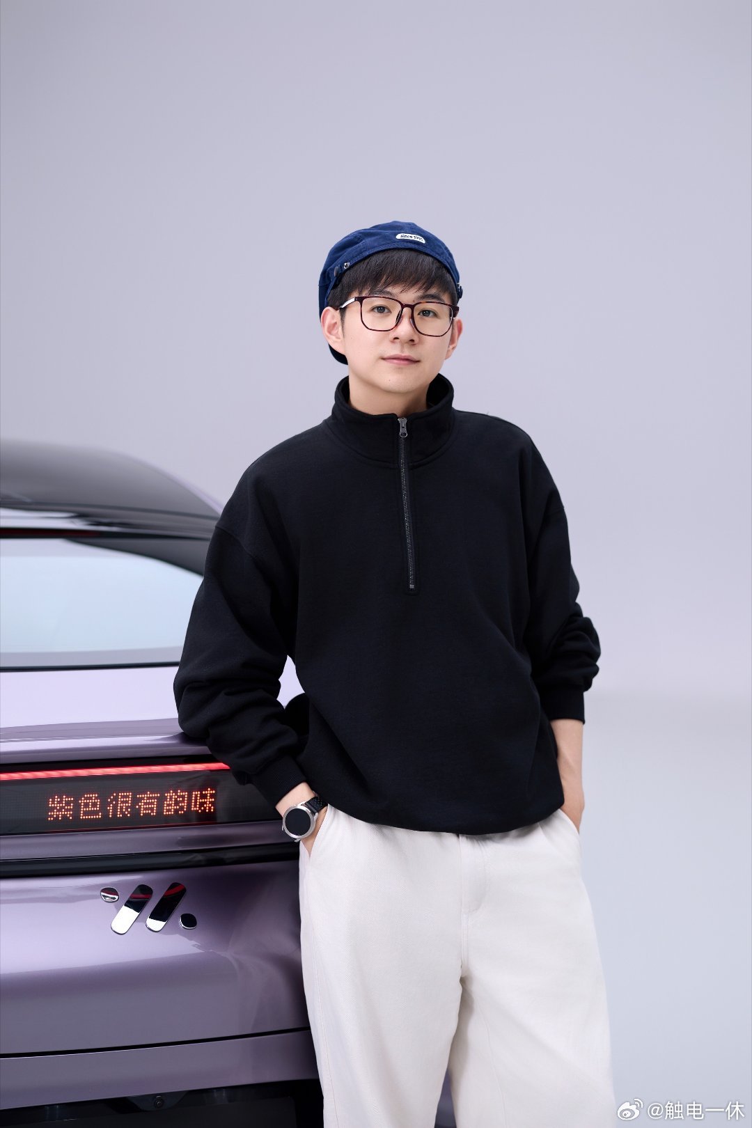 我一直很喜欢智己对车色的命名方式，莫奈青、拉斐尔茶、马蒂斯红，基本都是著名画家的