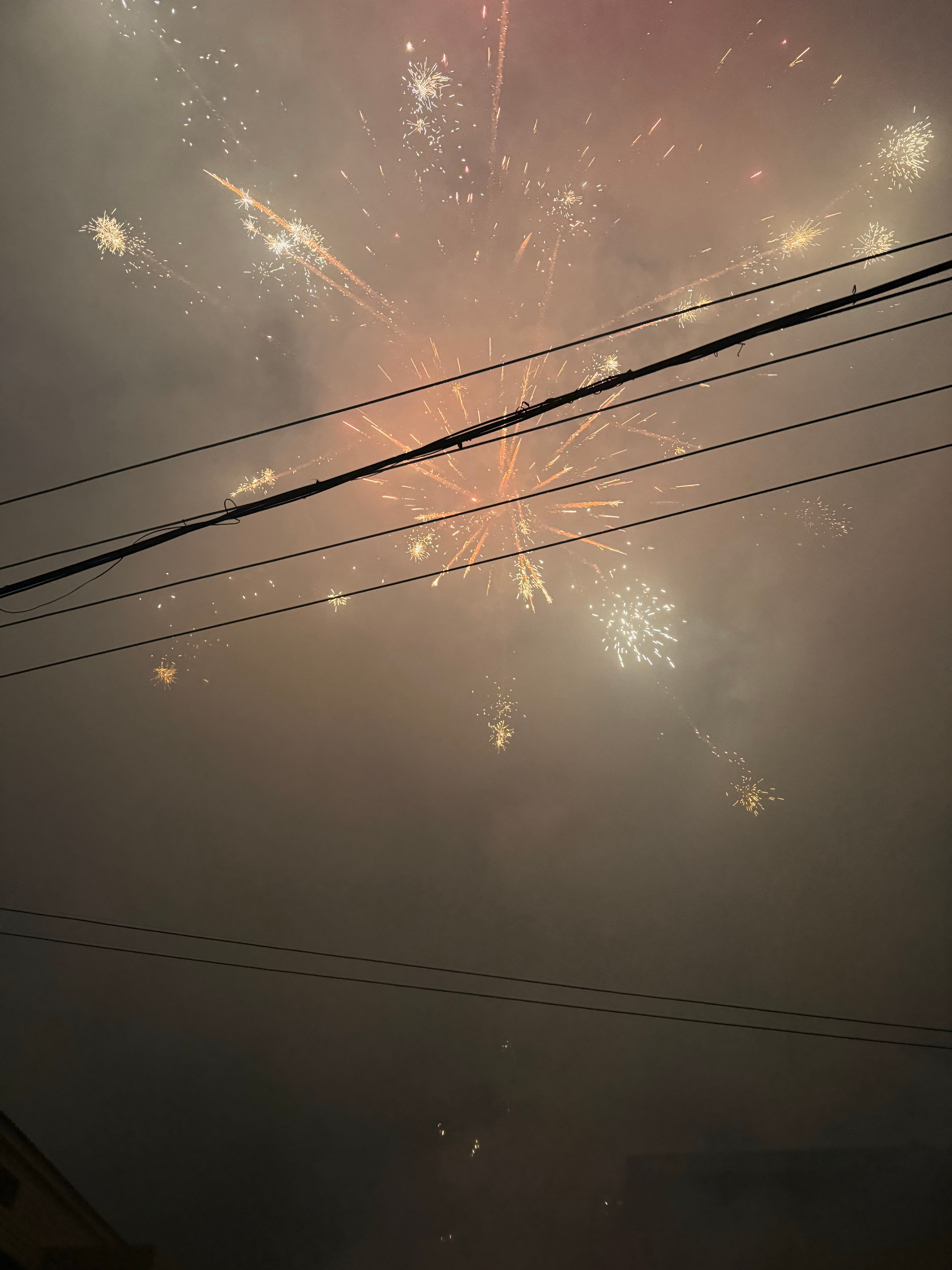 刹那数码祝粉丝们新的一年：生活都能拥有 8K 级别的清晰度，身体续航堪比固态电池