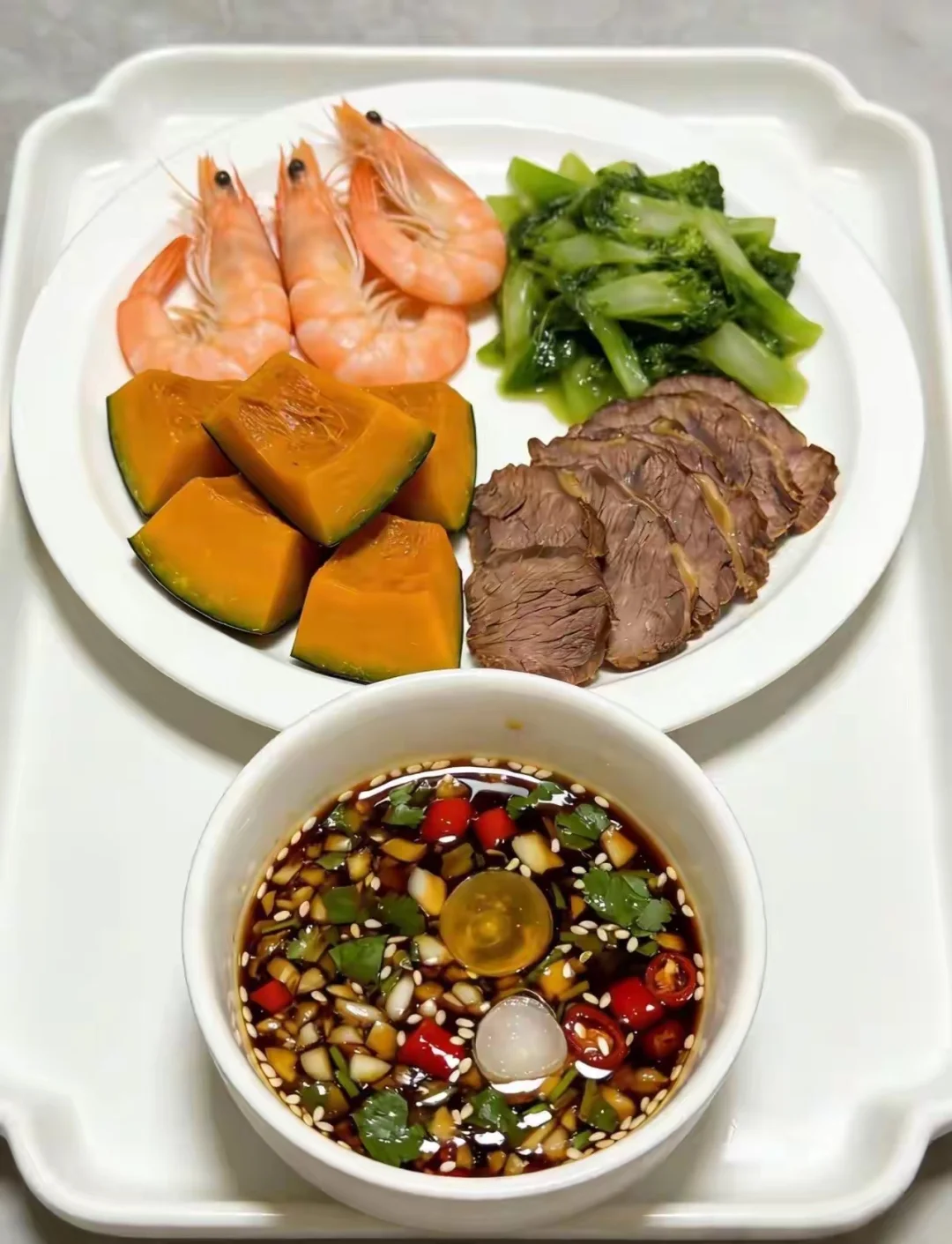 大家应该都有一个感觉，就是大中城市，一个男的只要经济条件不错，长得不到...