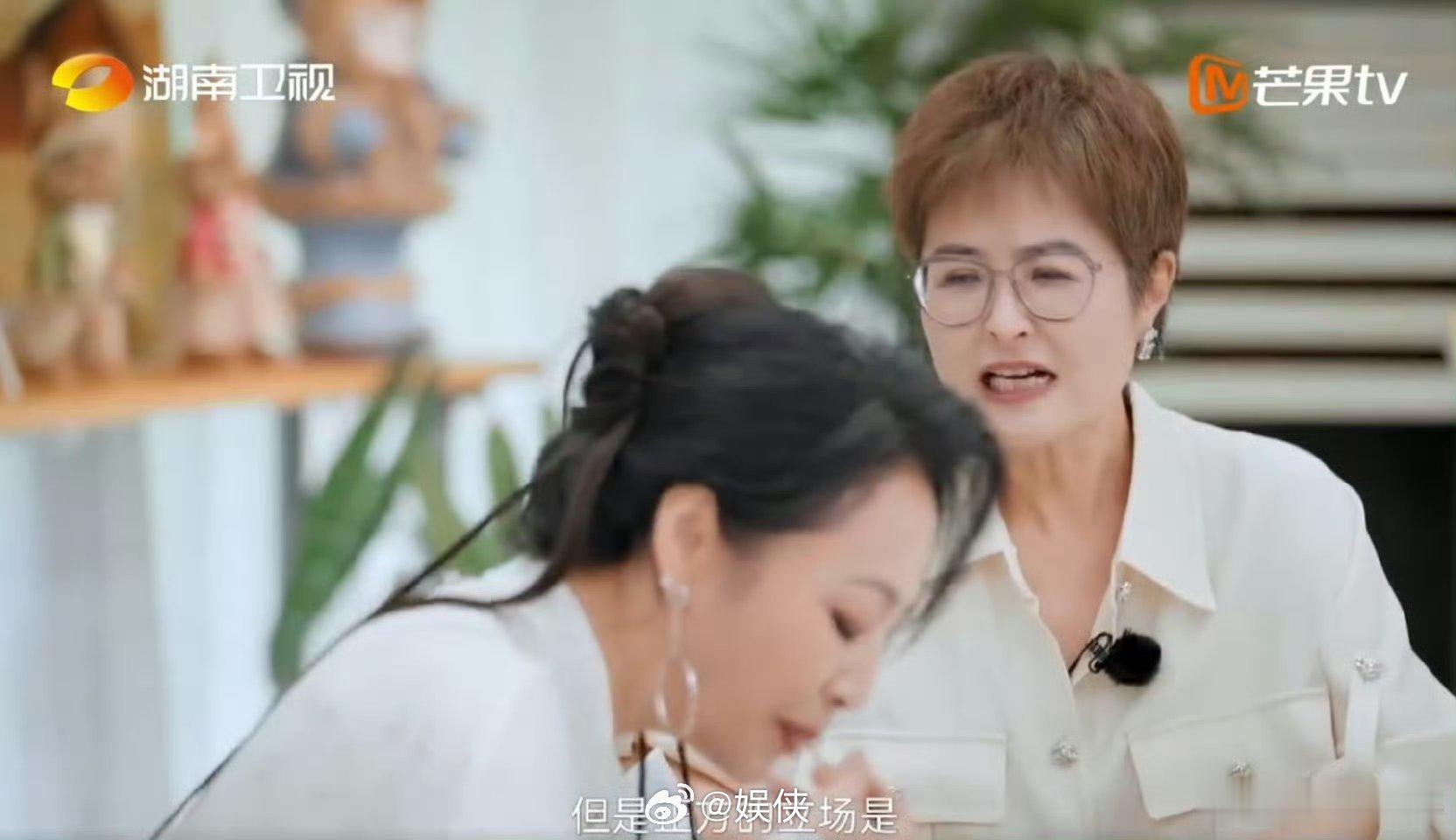 湖南卫视背后 曹颖抗癌经历告诉大家：折腾可以，但健康是底线！狠狠共情了[抱抱][