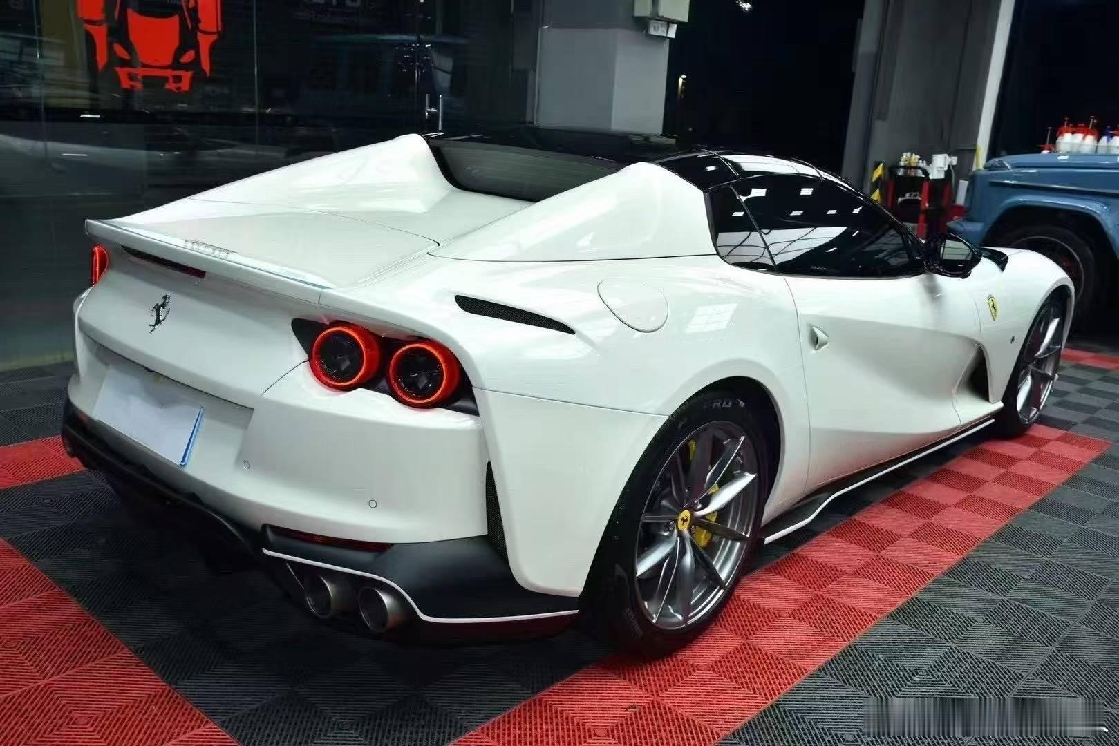 法拉利812 GTS 敞篷版 寻伯乐、2023年5800公里 ，带车衣 ​​​