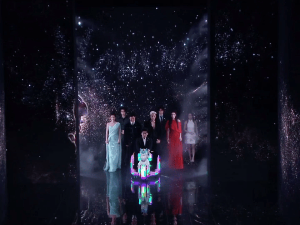 孙艺洲表情已经绷不住了 红毯名场面+1！孙艺洲就是我今晚的快乐源泉 