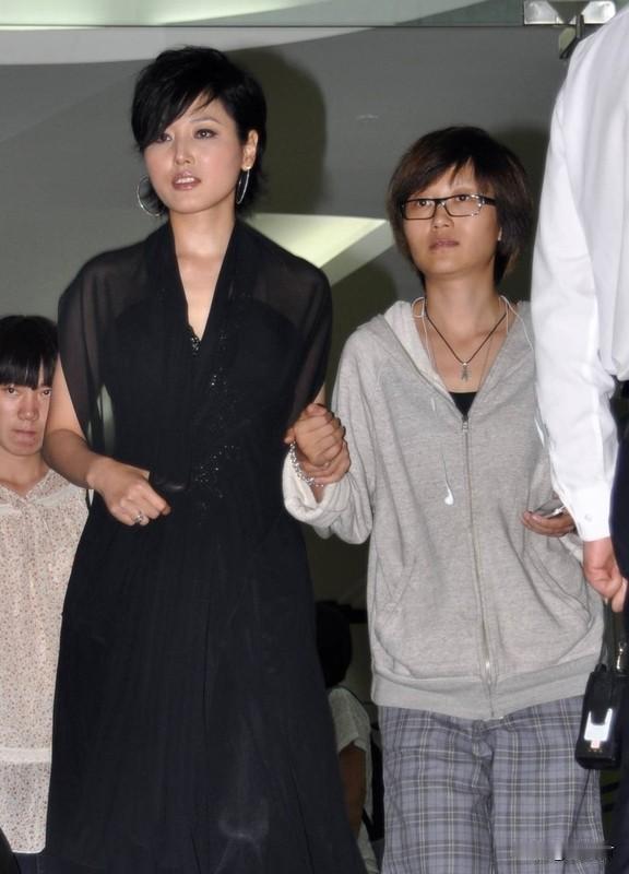 《粉红女郎》“男人婆”张延宣布离婚 《粉红女郎》“男人婆”张延宣布离婚啦！8月2
