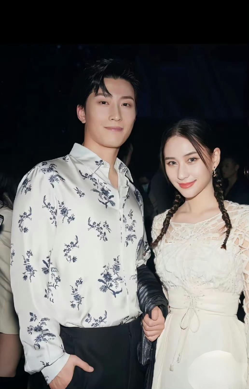 窦骁真是成为圈内人的笑话了
连向太都忍不住出来嘲讽
花光积蓄办婚礼，什么也没捞到