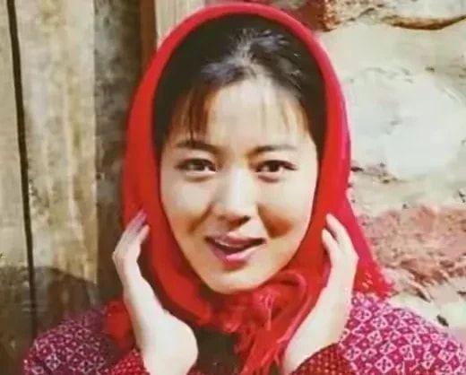 2003年，王茜华和周京夫妻俩请朋友们吃了顿饭。吃完后，周京竟然在大家面前说：“