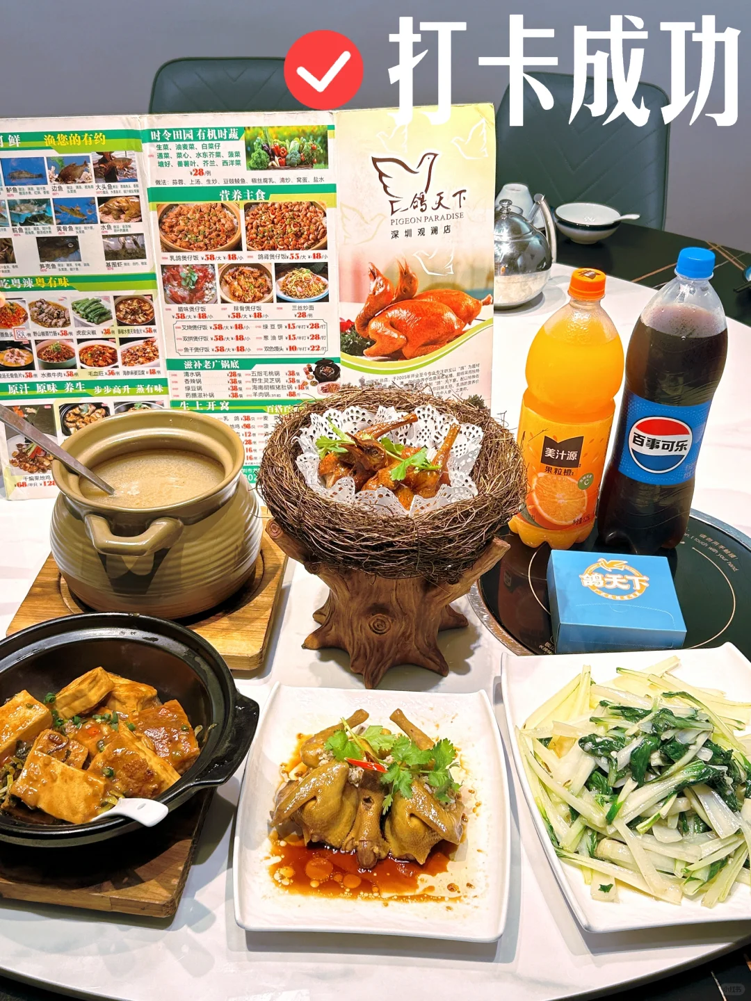 店员：大厅坐不下了，给你们安排坐包间吧