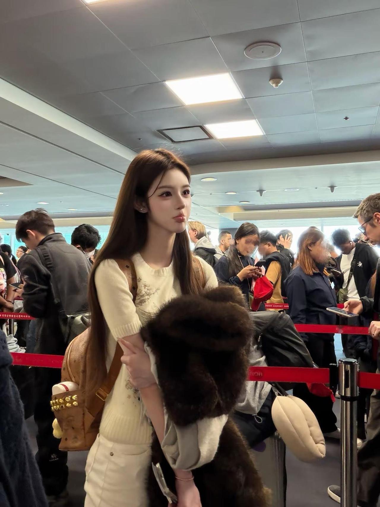 洗澡的时候按了一下沐浴露，射的比我远，不想活了