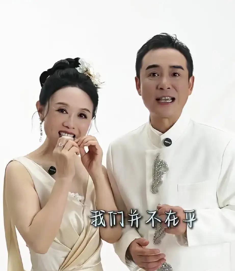 别猜了。
他们热搜上挂着，但已经在一起三年了。
娱乐圈最稀缺的，从来不是曝光，而