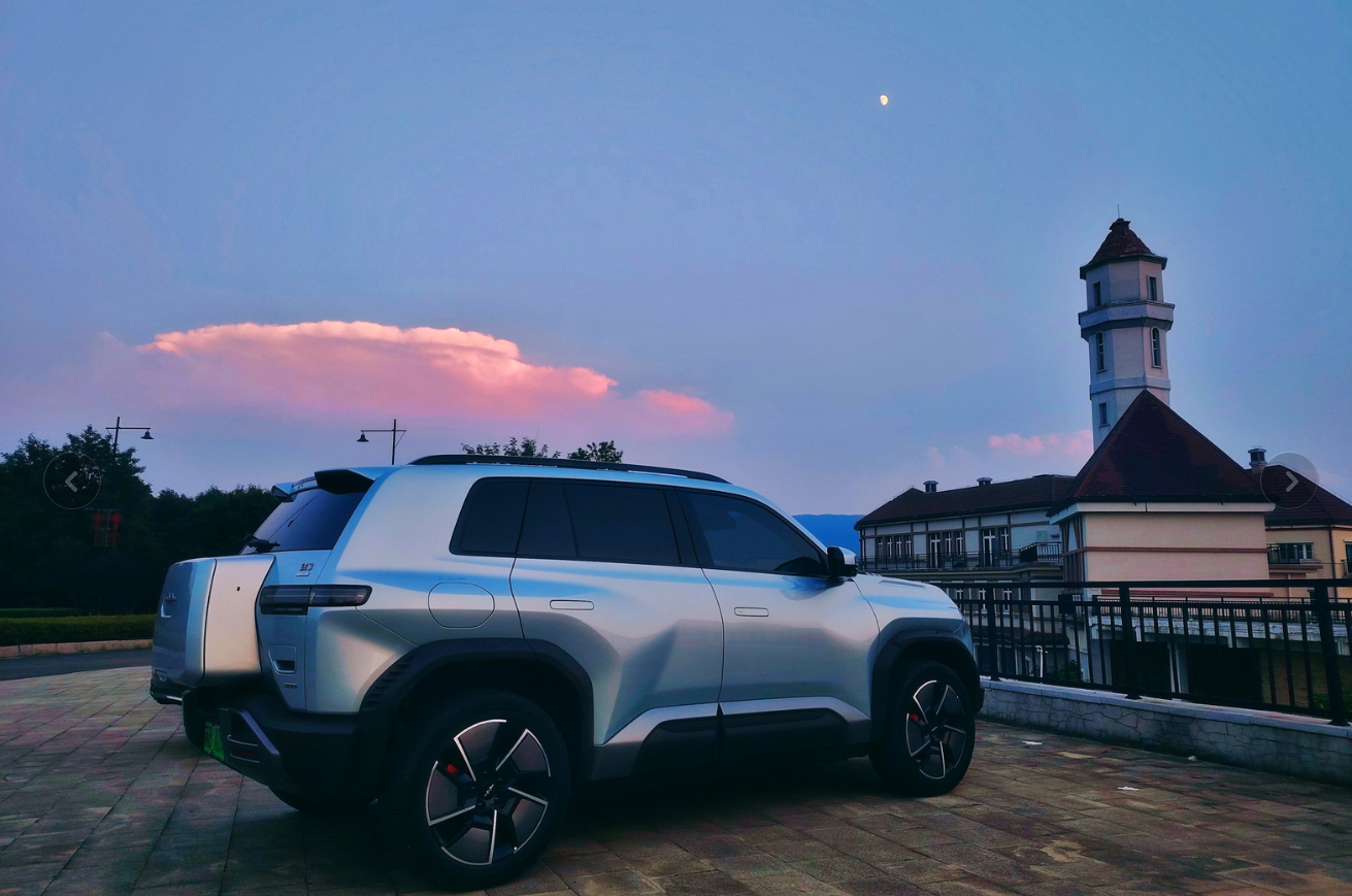 钛3开了半年了，觉得这车很不好，理由如下：1.颜值太高，开车老是收获回头率，停车