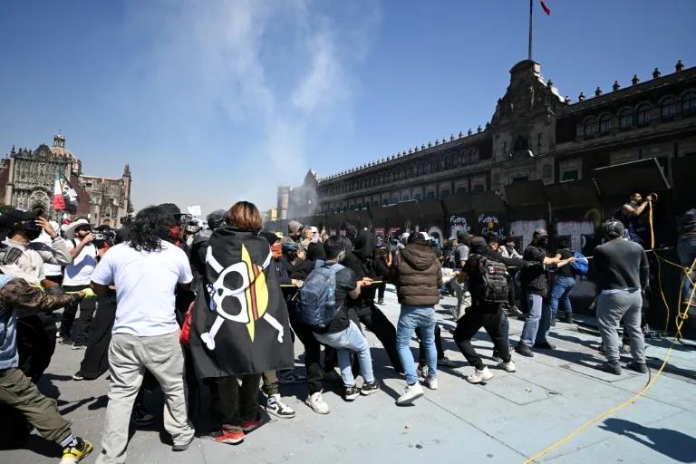 墨西哥城反犯罪抗议活动爆发冲突，造成120人受伤
当地政府官员称，周六在墨西哥城