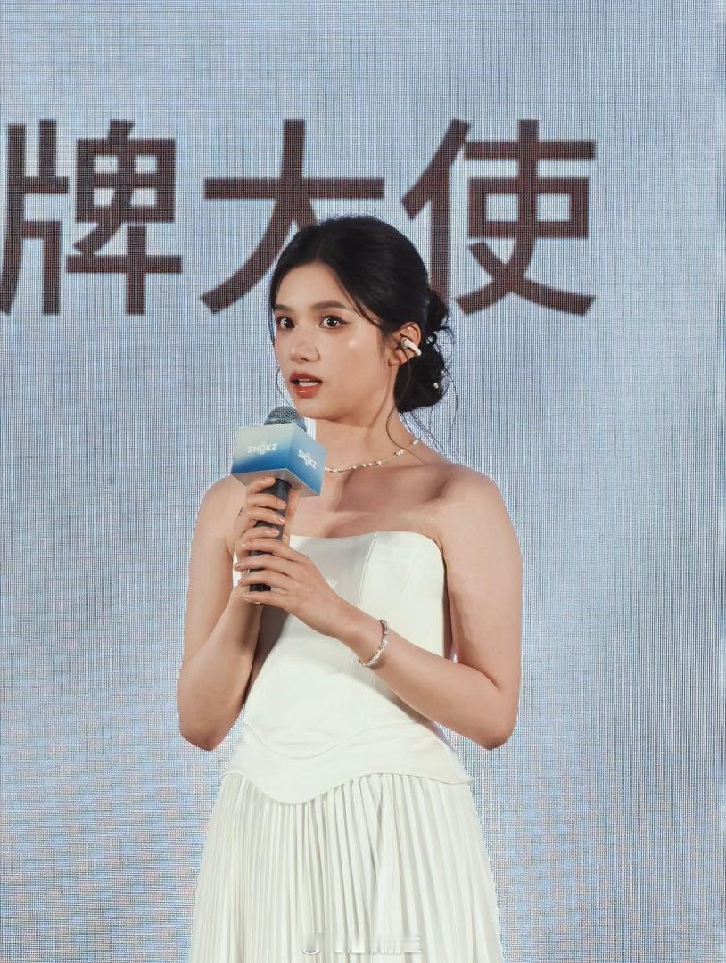 张婧仪 