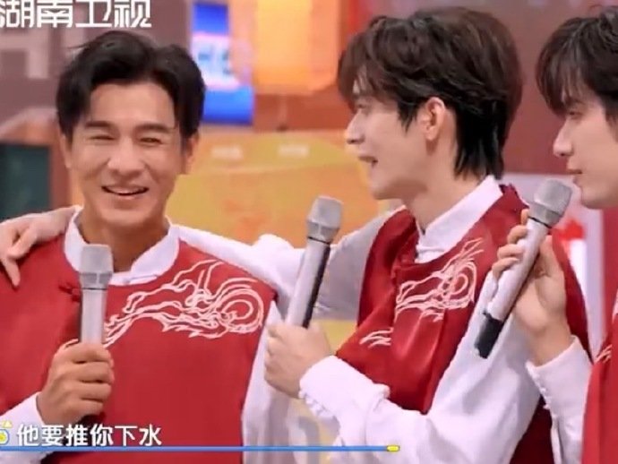 龚俊乔振宇卧底内讧了龚俊做卧底自爆了 这卧底戏也太反转了！龚俊先把乔振宇拖下水，