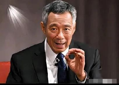 李显龙近几日发话了，
说新加坡要调整政策了。
他说：“我们在亚太的处境
 
很清